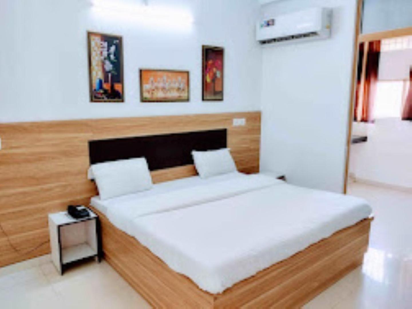 Hotel Parth Sitapur Muafi Exterior photo