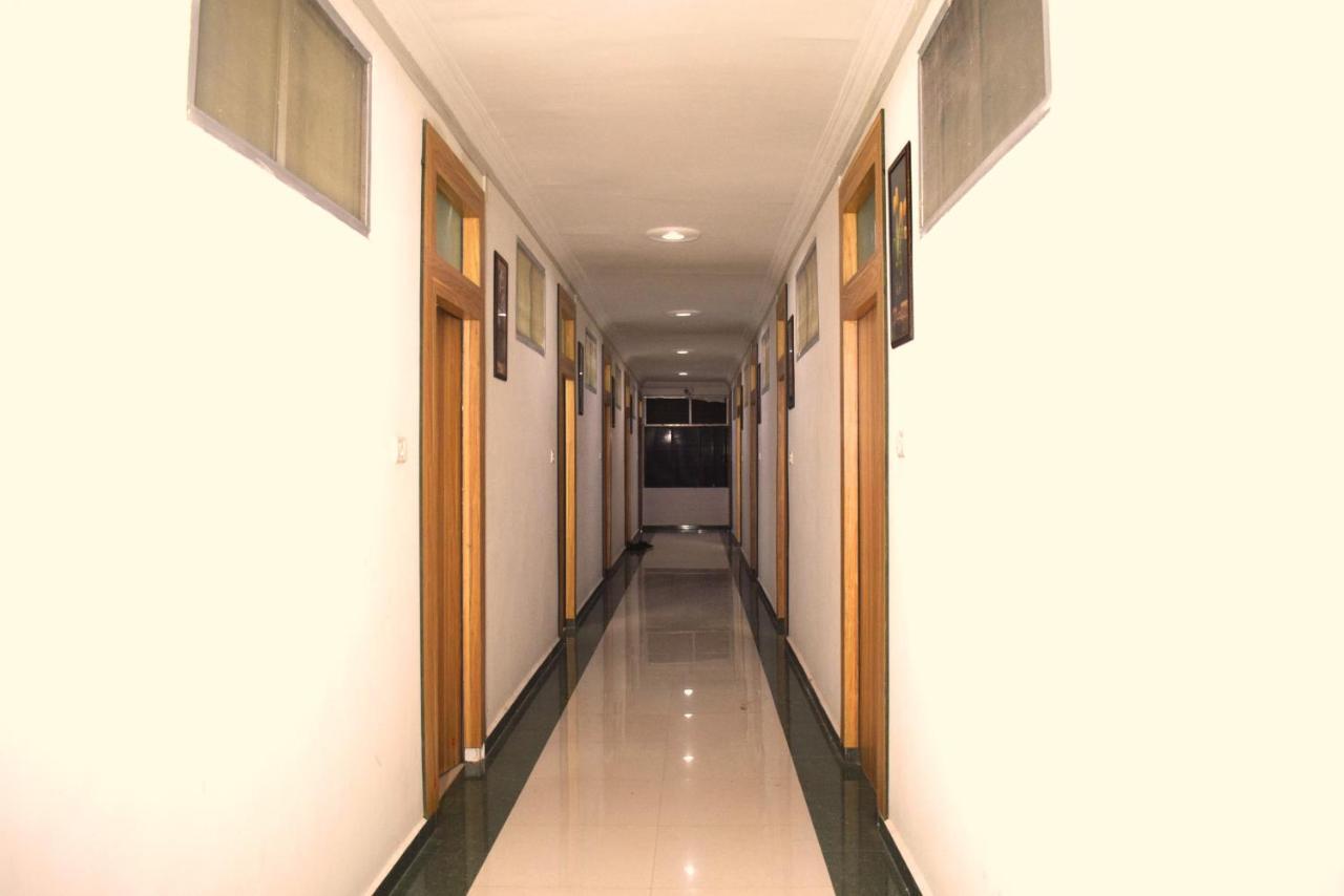 Hotel Parth Sitapur Muafi Exterior photo