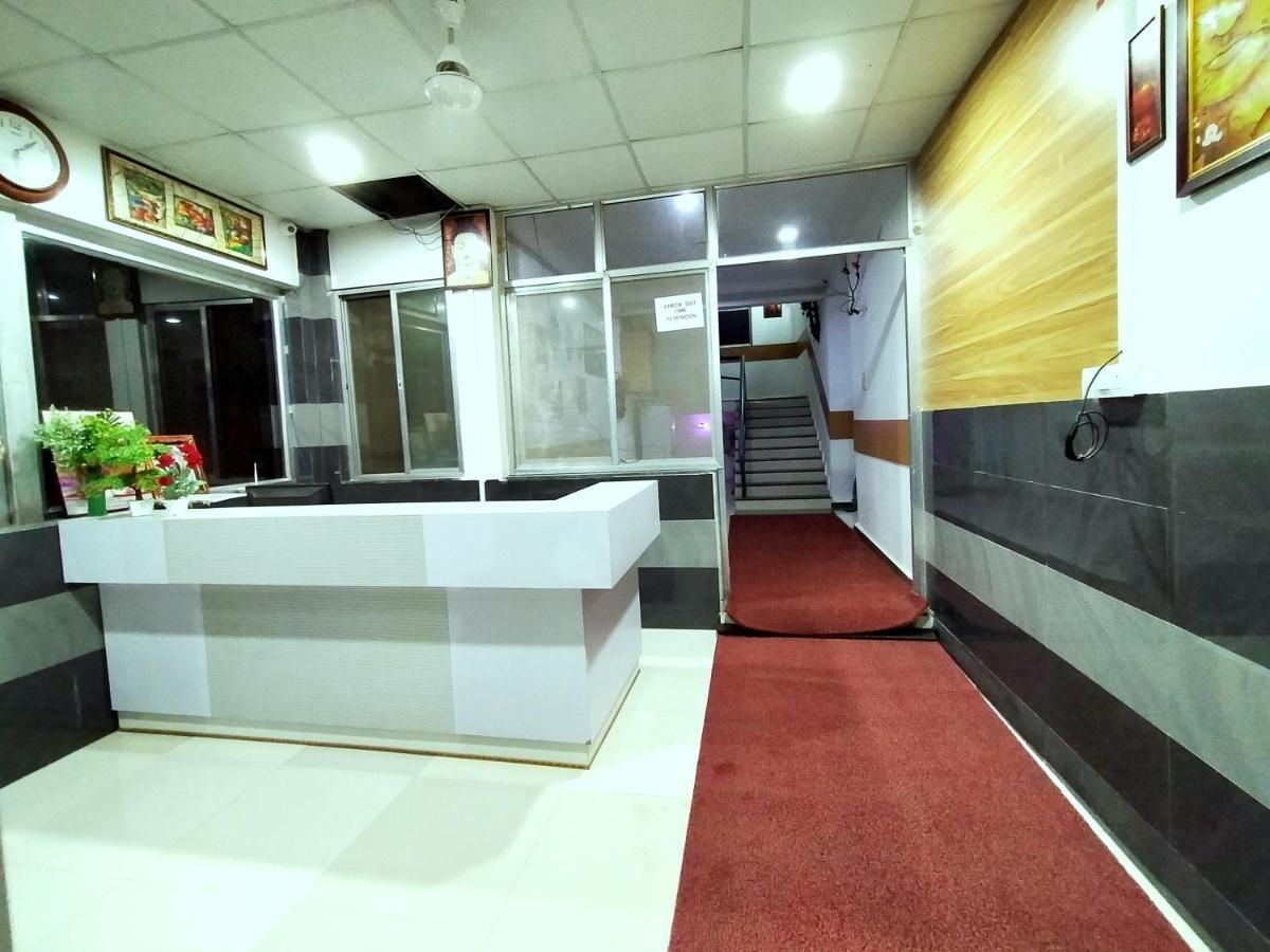 Hotel Parth Sitapur Muafi Exterior photo