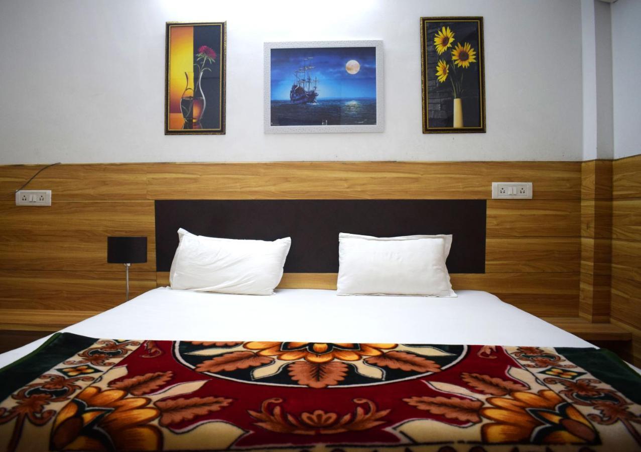 Hotel Parth Sitapur Muafi Exterior photo