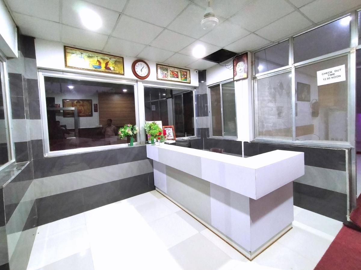 Hotel Parth Sitapur Muafi Exterior photo
